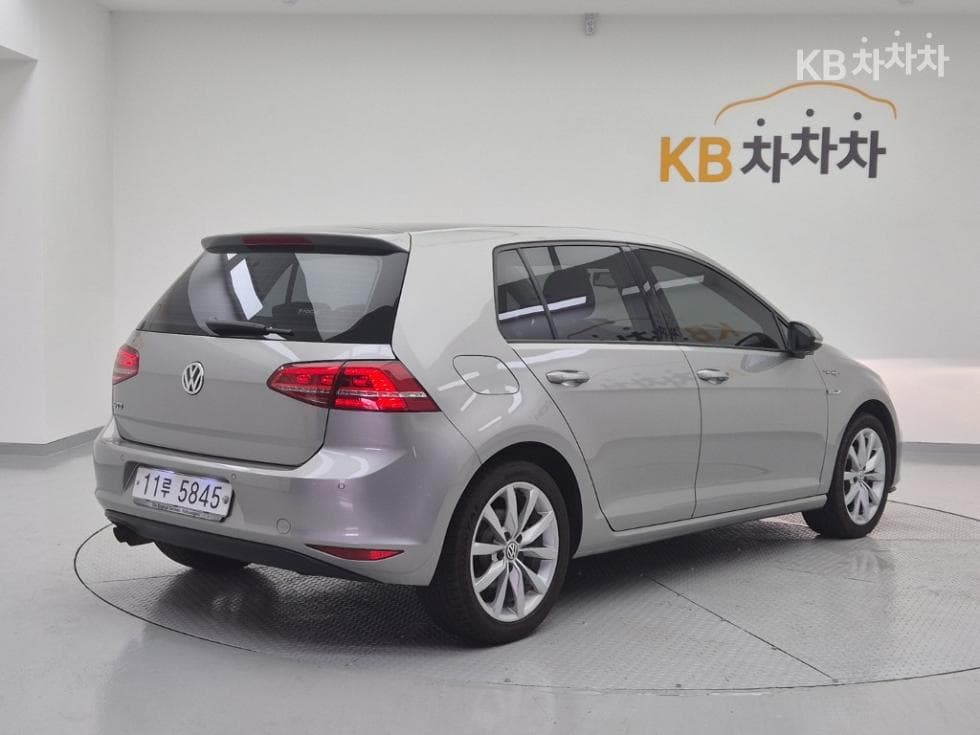 Volkswagen Golf2.0 Turbo Diesel Injection MK7 - 4
