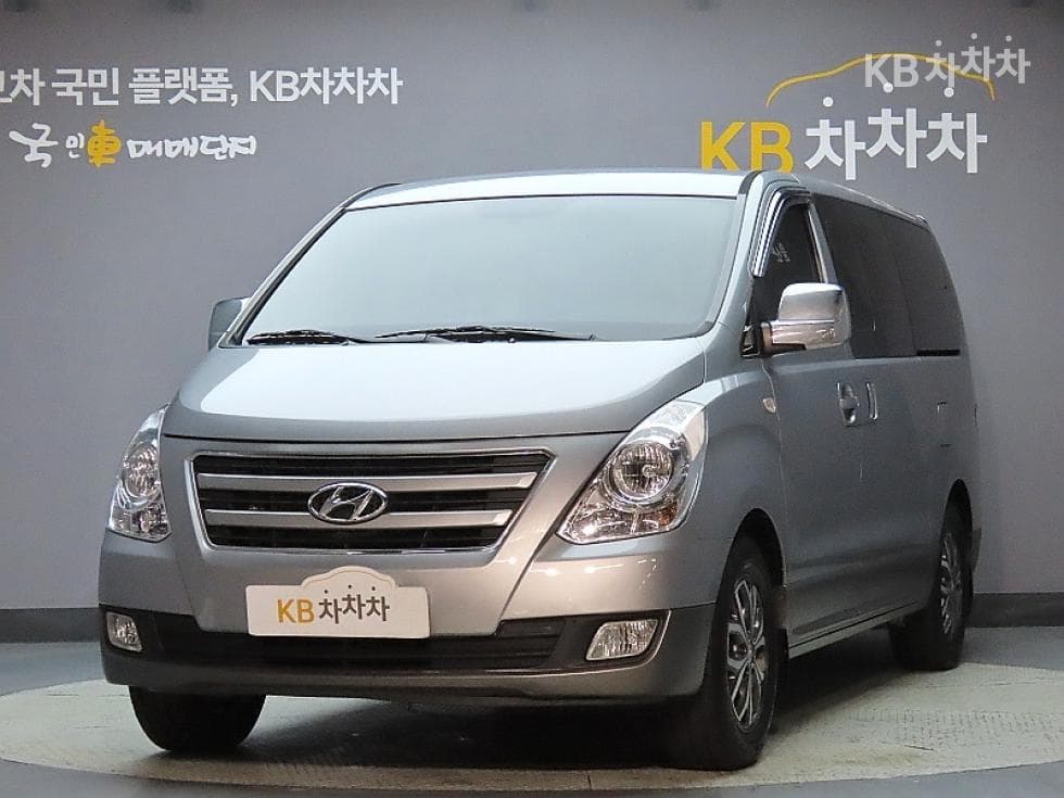 Hyundai Grand Starex 12-seater Wagon CVX Modern Special (special feature/edition) - Image 1