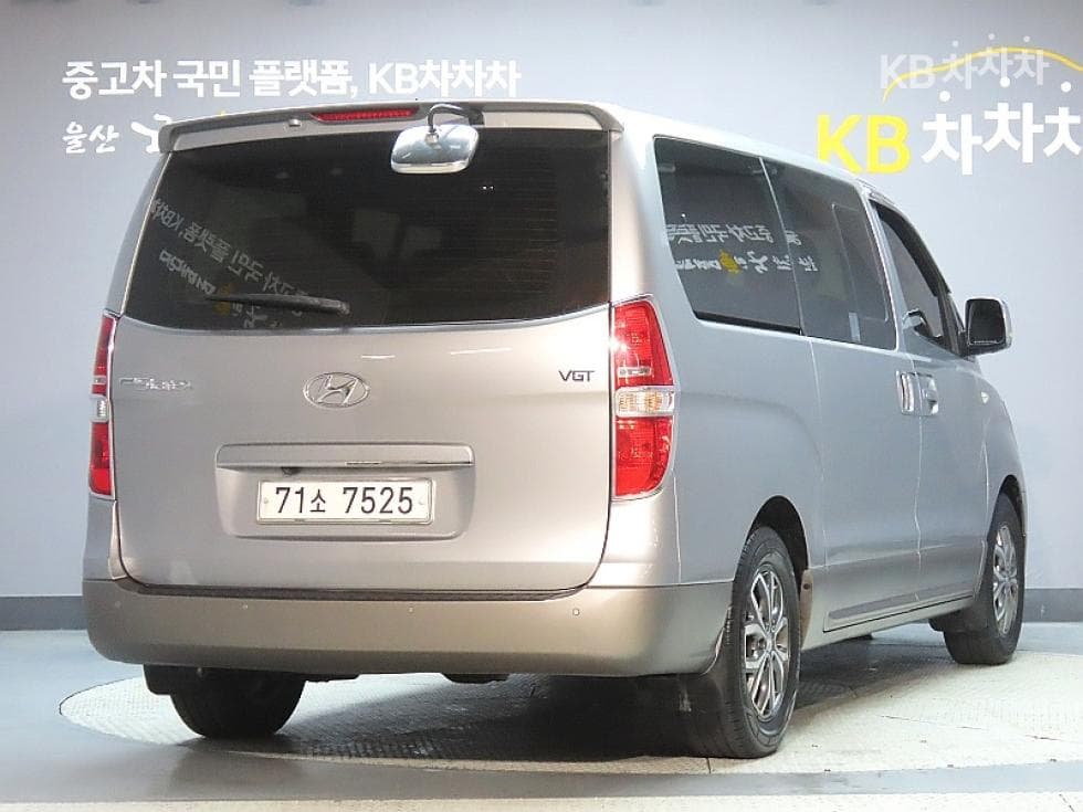 Hyundai Grand Starex12-seater Wagon CVX Modern Special (special feature/edition) - 2