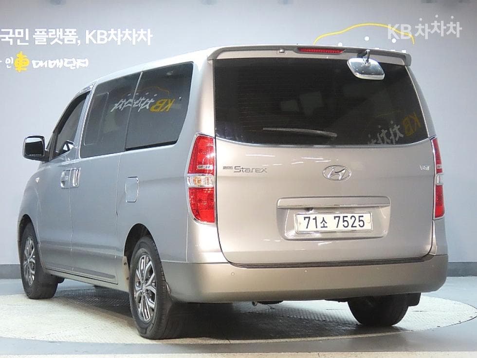 Hyundai Grand Starex12-seater Wagon CVX Modern Special (special feature/edition) - 4