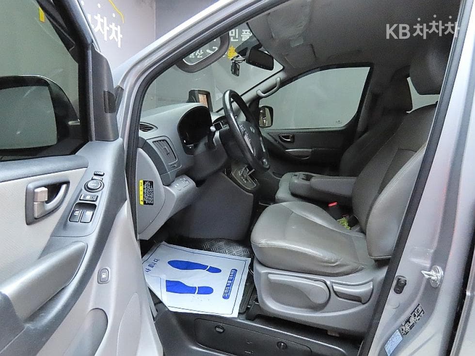 Hyundai Grand Starex12-seater Wagon CVX Modern Special (special feature/edition) - 10