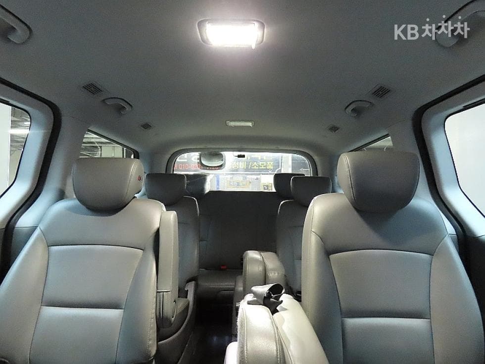 Hyundai Grand Starex12-seater Wagon CVX Modern Special (special feature/edition) - 12