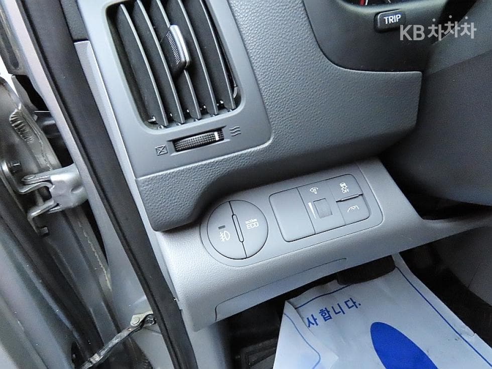 Hyundai Grand Starex12-seater Wagon CVX Modern Special (special feature/edition) - 13