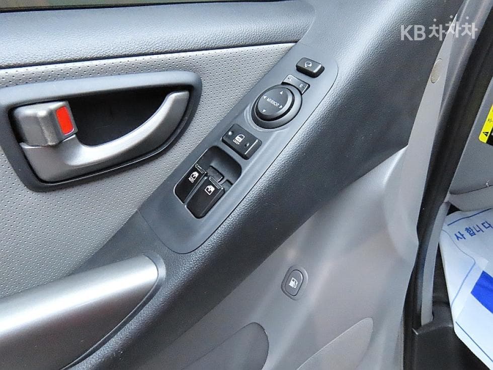 Hyundai Grand Starex12-seater Wagon CVX Modern Special (special feature/edition) - 14