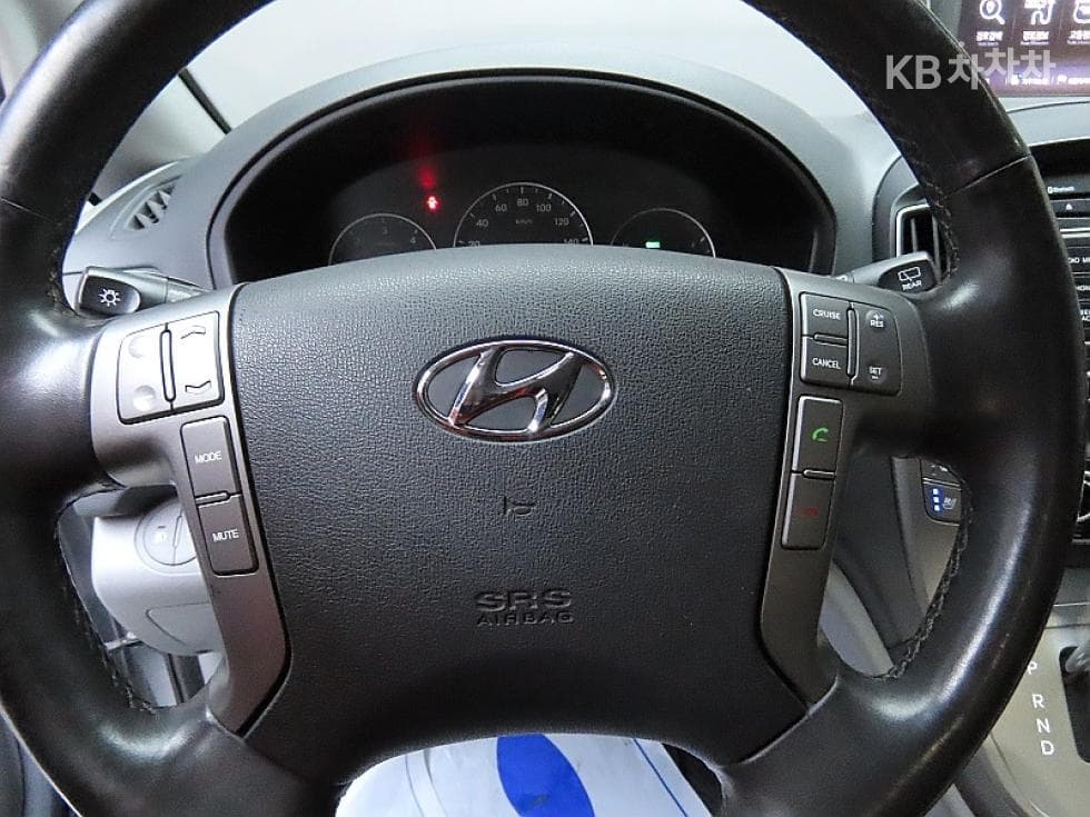 Hyundai Grand Starex12-seater Wagon CVX Modern Special (special feature/edition) - 18