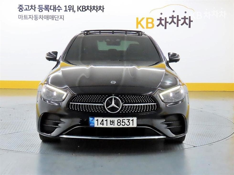Mercedes-Benz E-Class (W213) E350 4MATIC Avantgarde - Image 1