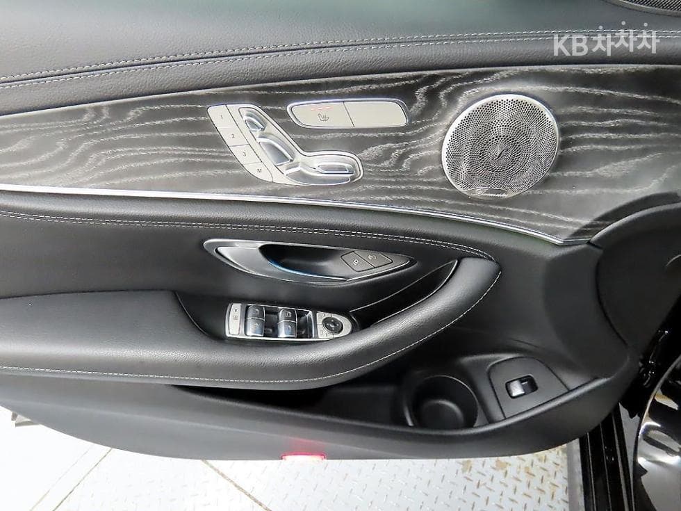 Mercedes-Benz E-Class (W213)E350 4MATIC Avantgarde - 11