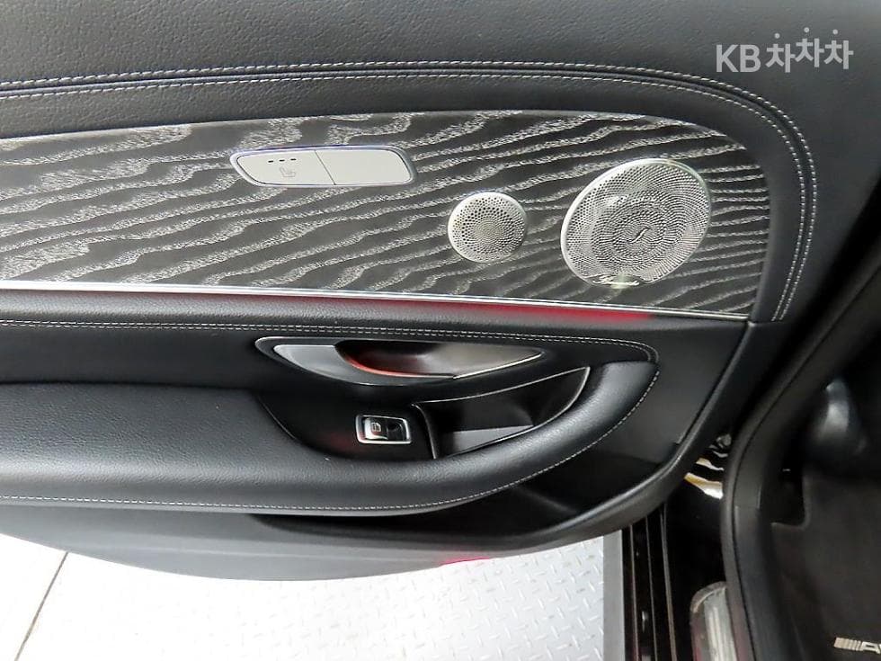 Mercedes-Benz E-Class (W213)E350 4MATIC Avantgarde - 12