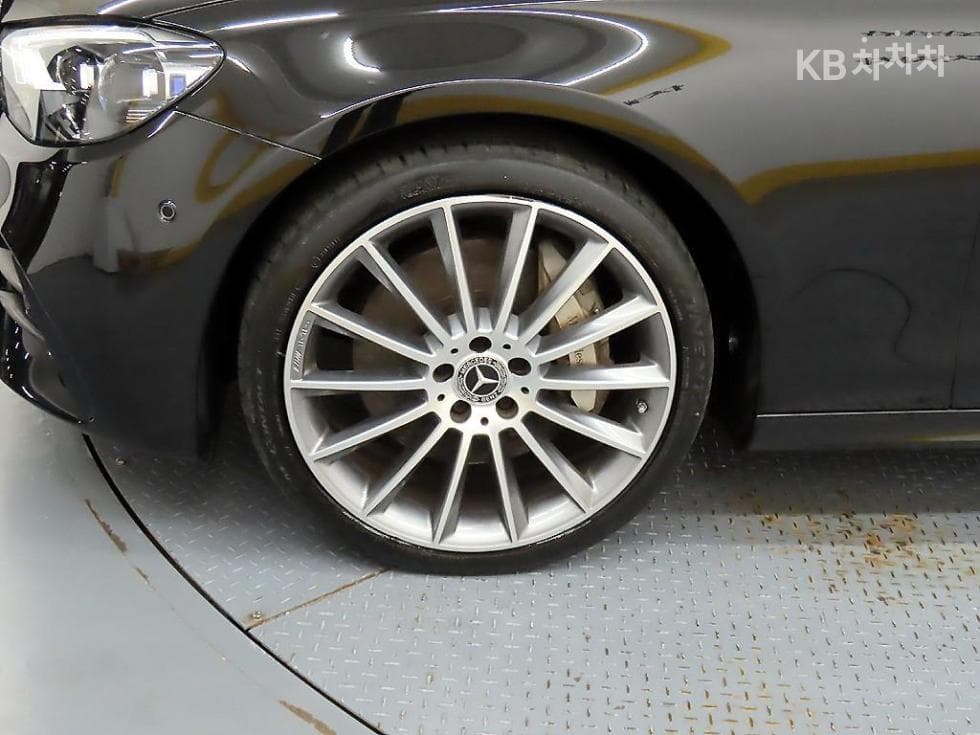 Mercedes-Benz E-Class (W213)E350 4MATIC Avantgarde - 20