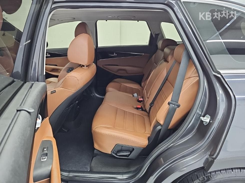 Kia The New (facelift) Sorento2.0 T-GDI 2WD Noblesse - 12