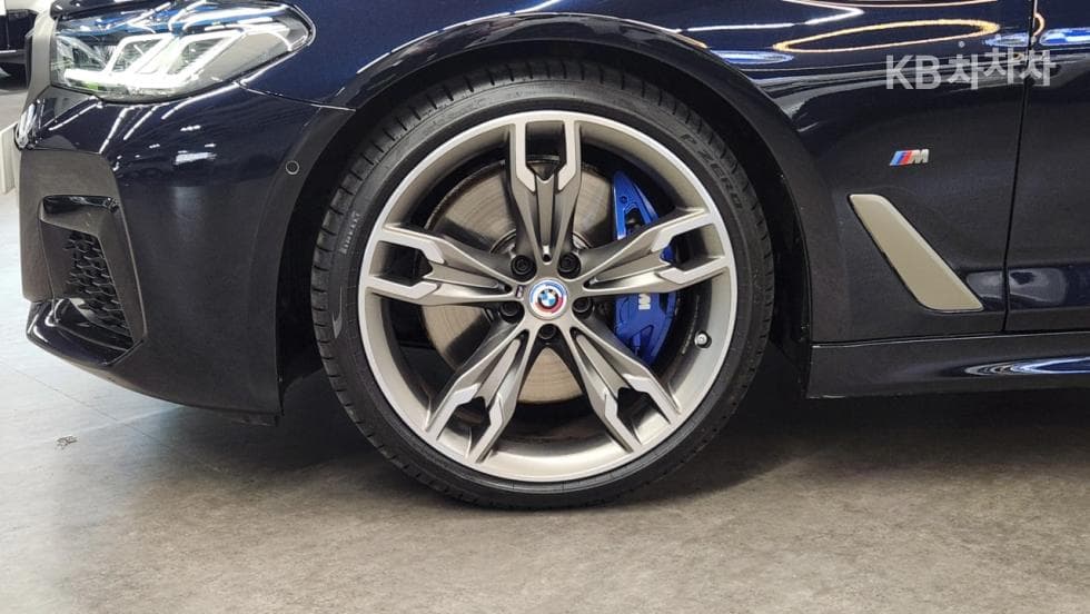 BMW 올New5 Series (G30)M550i xDrive - 5
