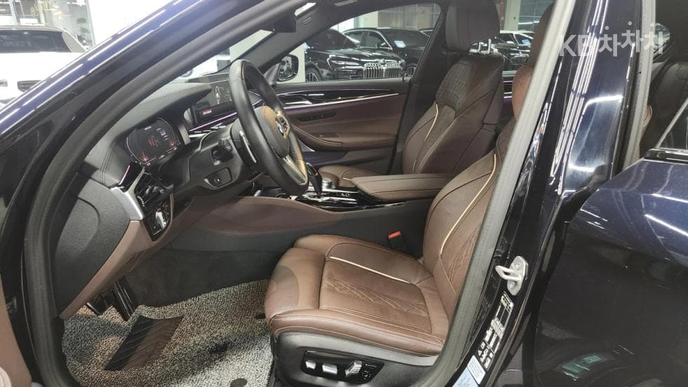 BMW 올New5 Series (G30)M550i xDrive - 11