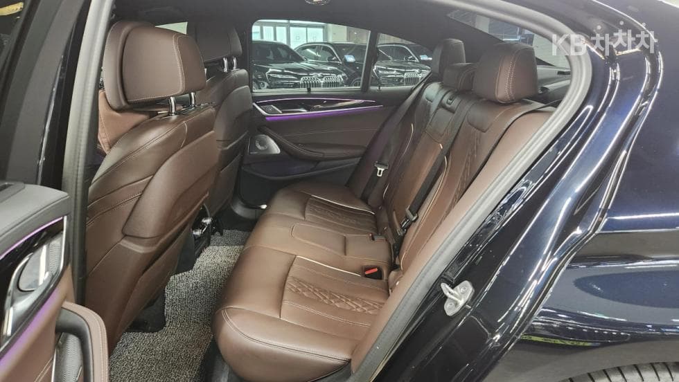 BMW 올New5 Series (G30)M550i xDrive - 13