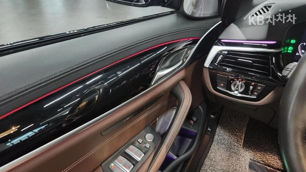 BMW 올New5 Series (G30)M550i xDrive - 17