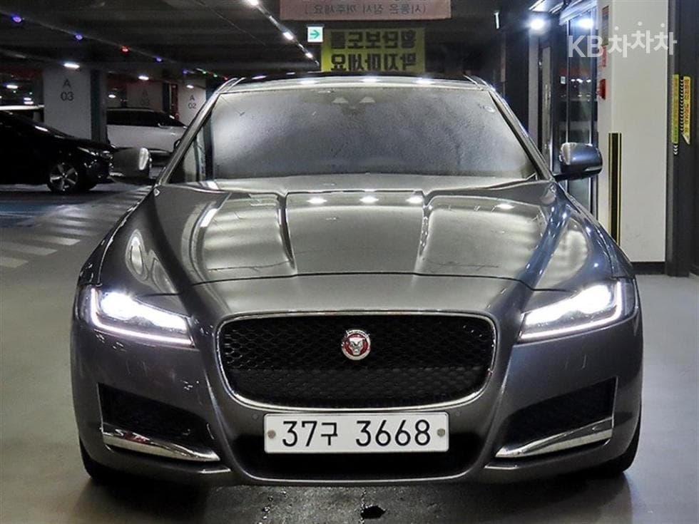 Jaguar All New XF2.0d Portfolio - 2