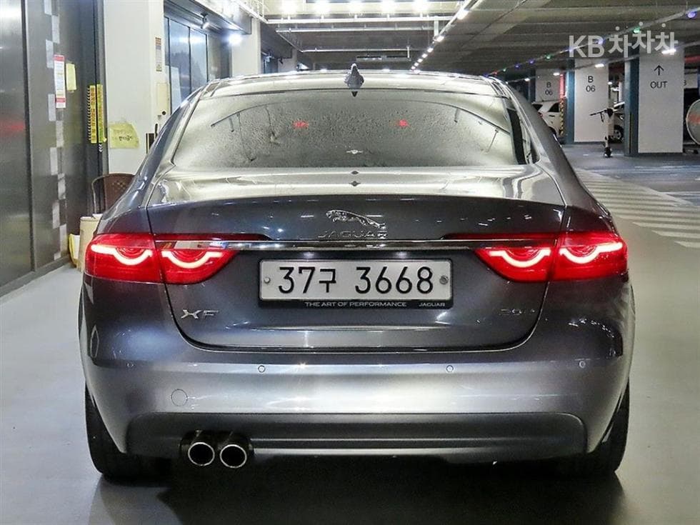 Jaguar All New XF2.0d Portfolio - 5