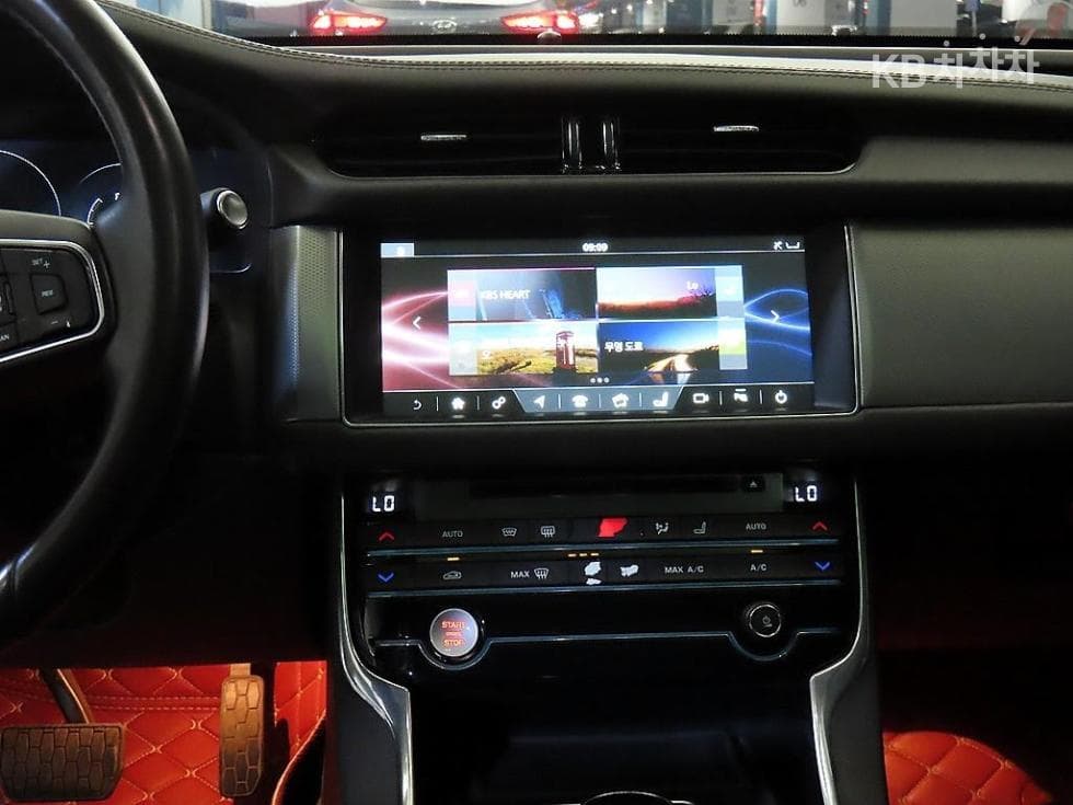 Jaguar All New XF2.0d Portfolio - 11