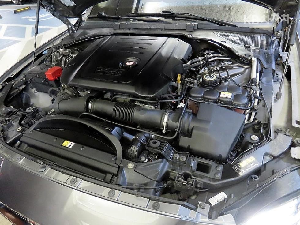 Jaguar All New XF2.0d Portfolio - 19