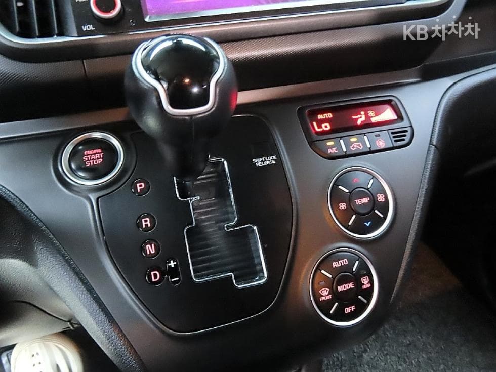Kia The New (facelift) Kia Ray (van)1.0 Gasoline Signature - 9