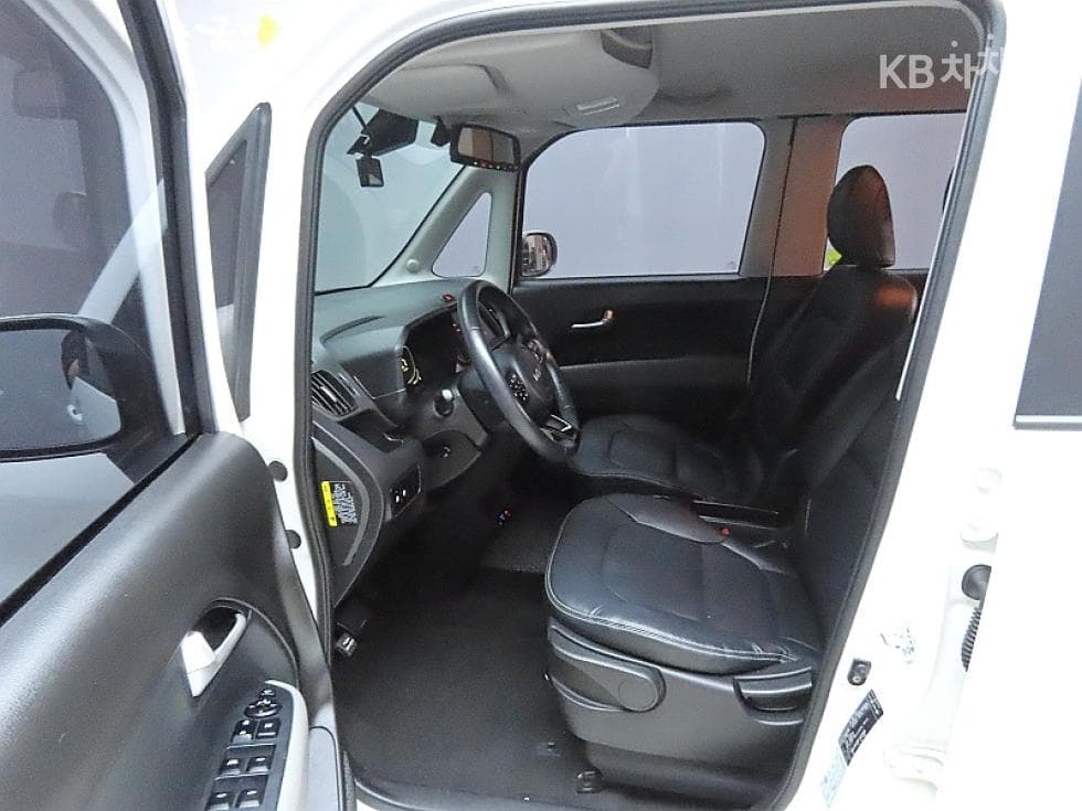 Kia The New (facelift) Kia Ray (van)1.0 Gasoline Signature - 10