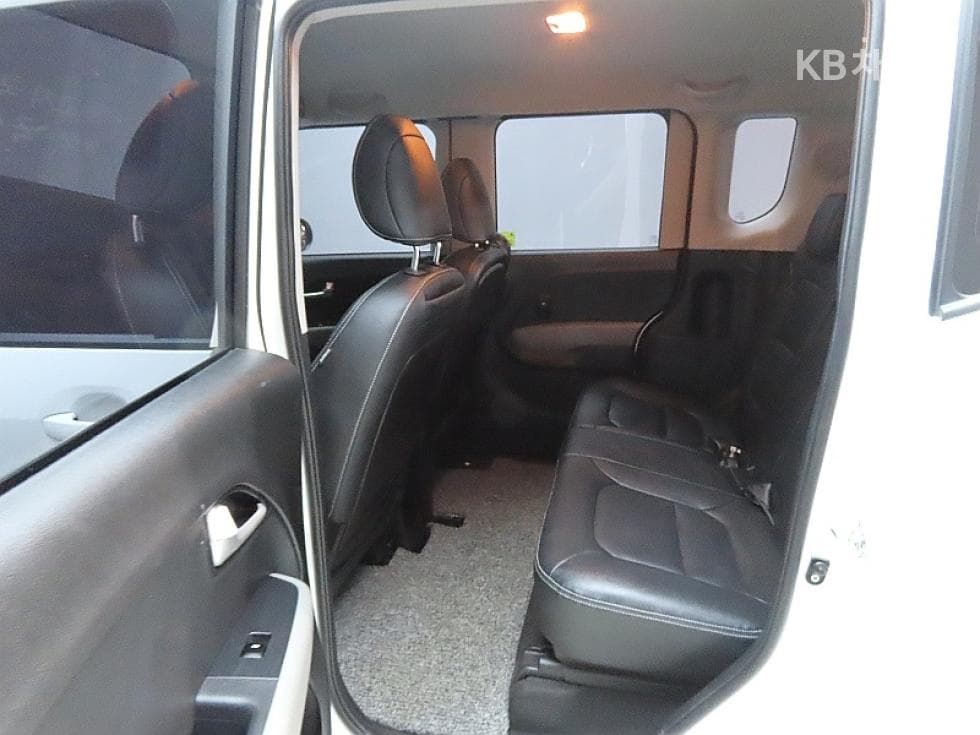 Kia The New (facelift) Kia Ray (van)1.0 Gasoline Signature - 11