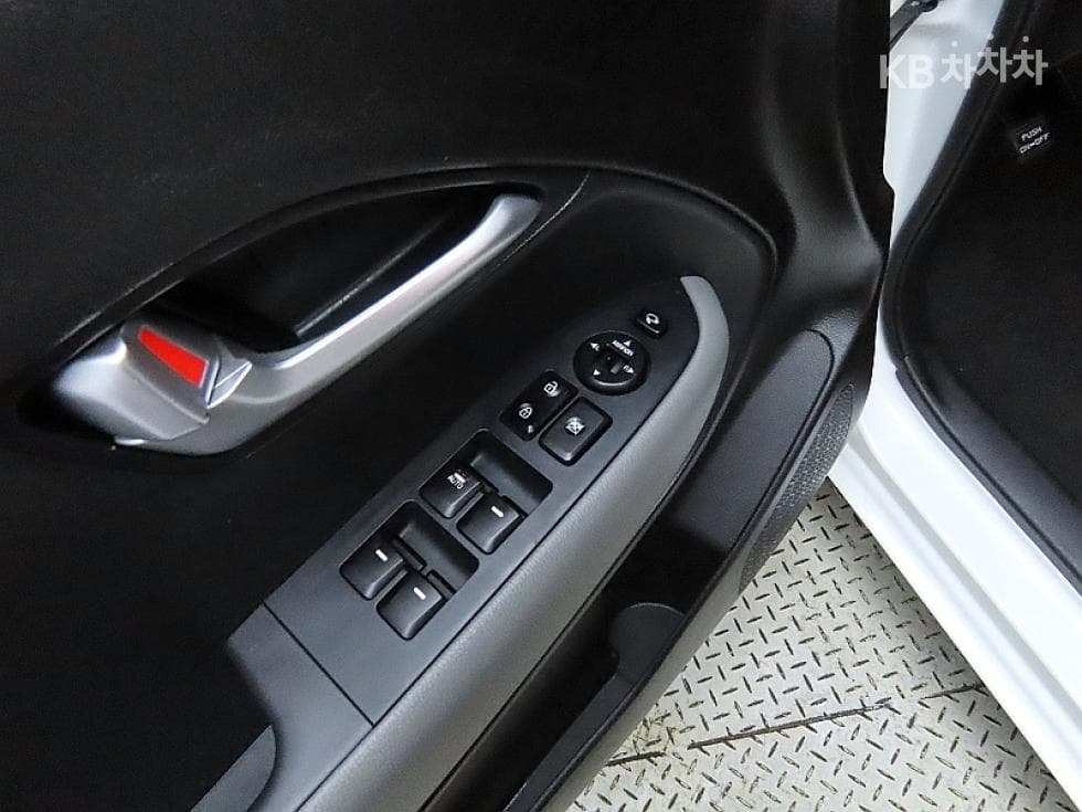 Kia The New (facelift) Kia Ray (van)1.0 Gasoline Signature - 14