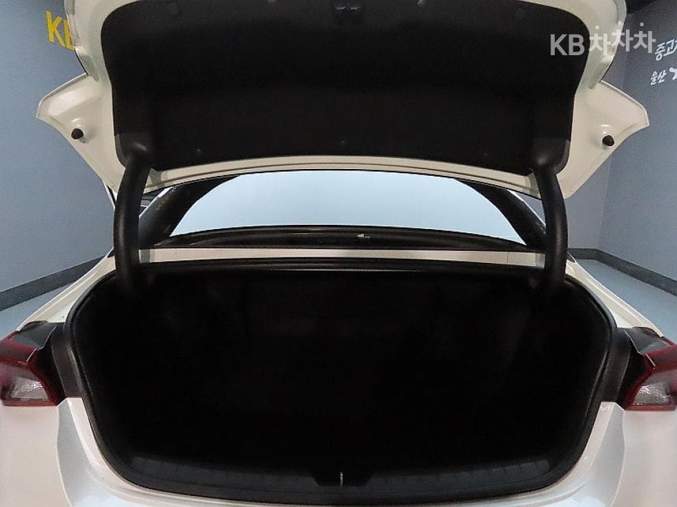 Kia K5 3rd Gen2.0 Gasoline Noblesse - 19
