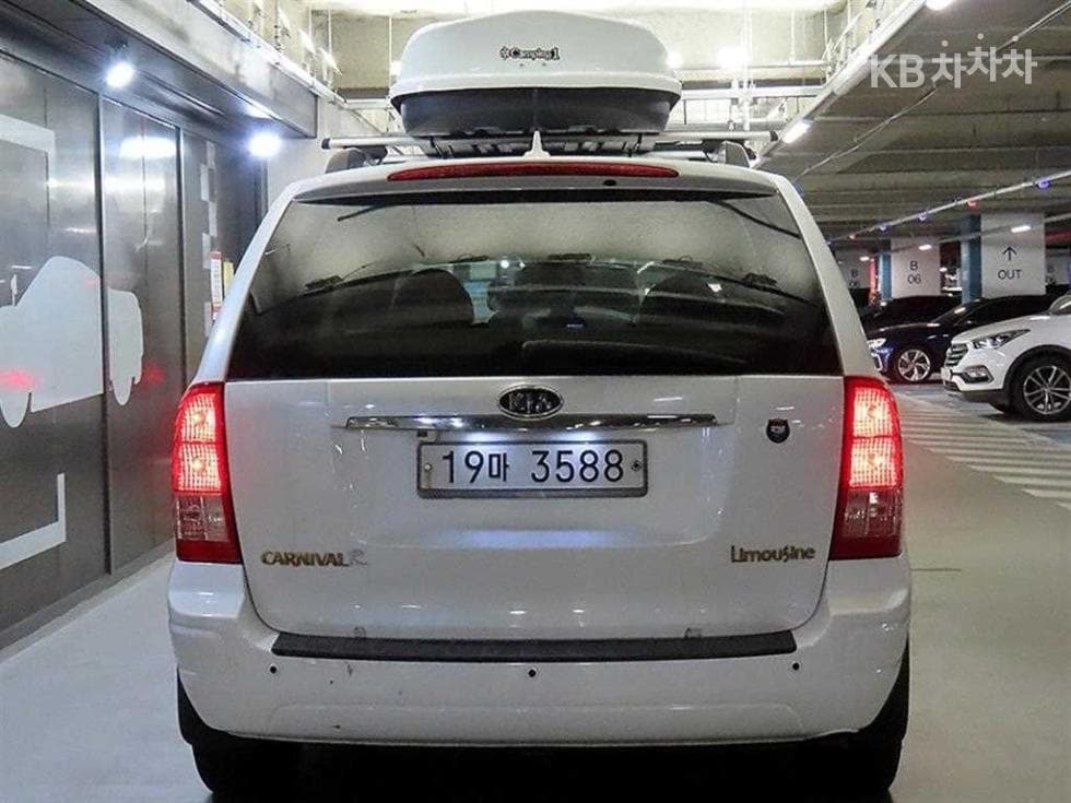 Kia Carnival RNewCarnival Limousine GLX Highest-end Type - 5