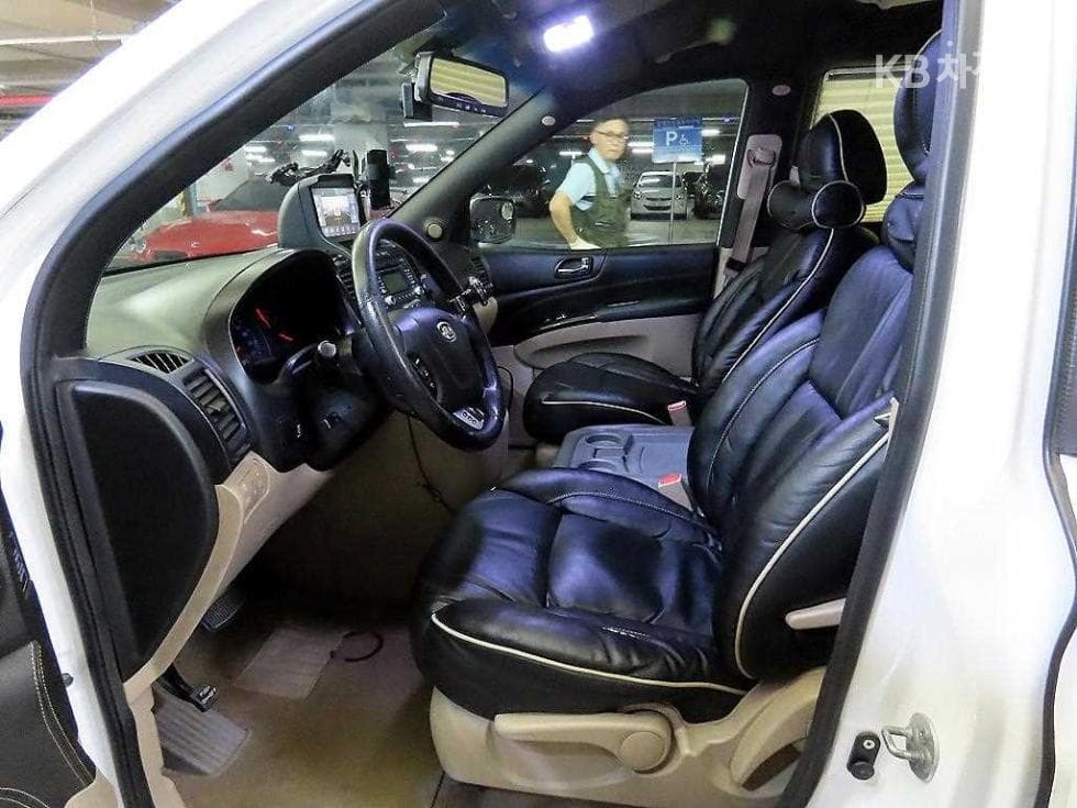 Kia Carnival RNewCarnival Limousine GLX Highest-end Type - 6