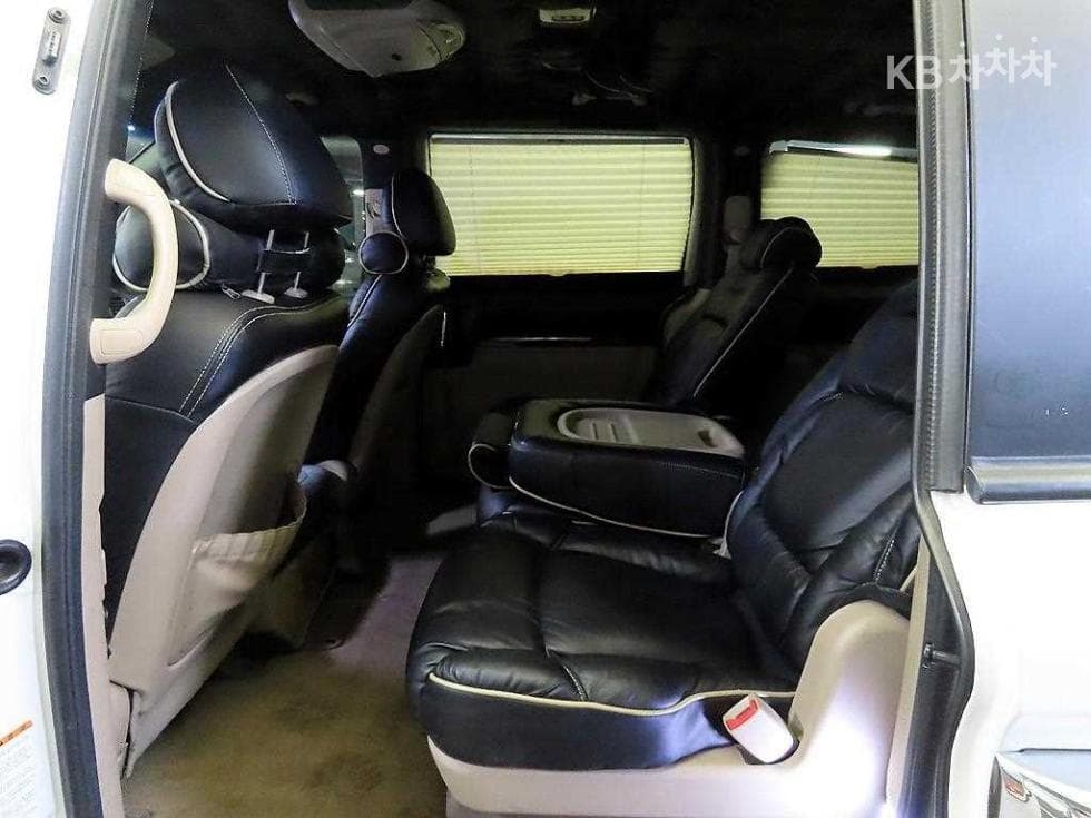 Kia Carnival RNewCarnival Limousine GLX Highest-end Type - 7