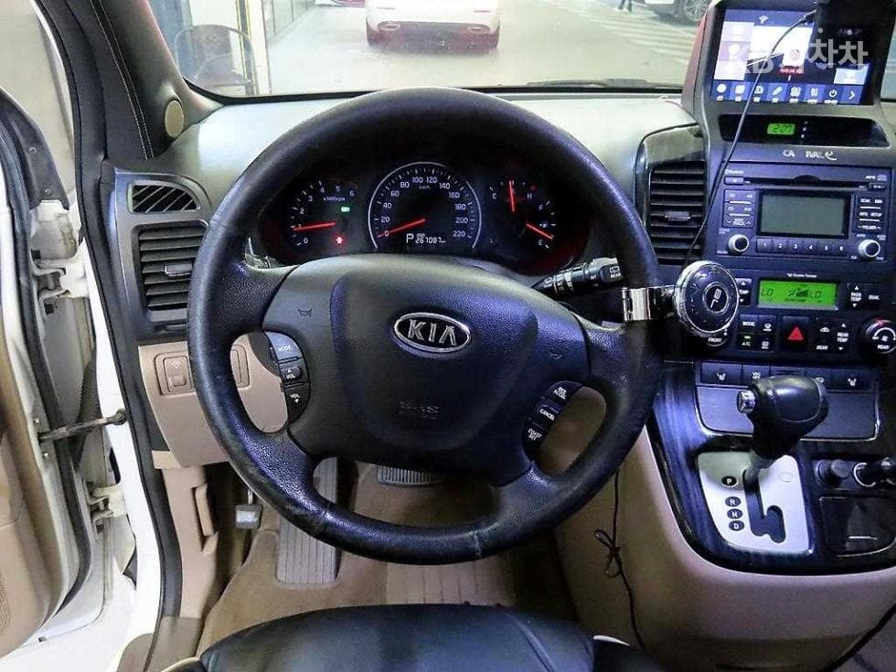 Kia Carnival RNewCarnival Limousine GLX Highest-end Type - 8