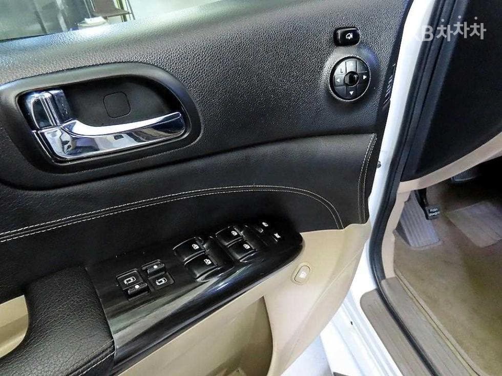 Kia Carnival RNewCarnival Limousine GLX Highest-end Type - 13