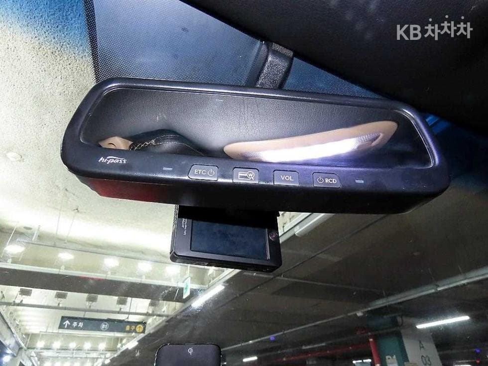 Kia Carnival RNewCarnival Limousine GLX Highest-end Type - 15