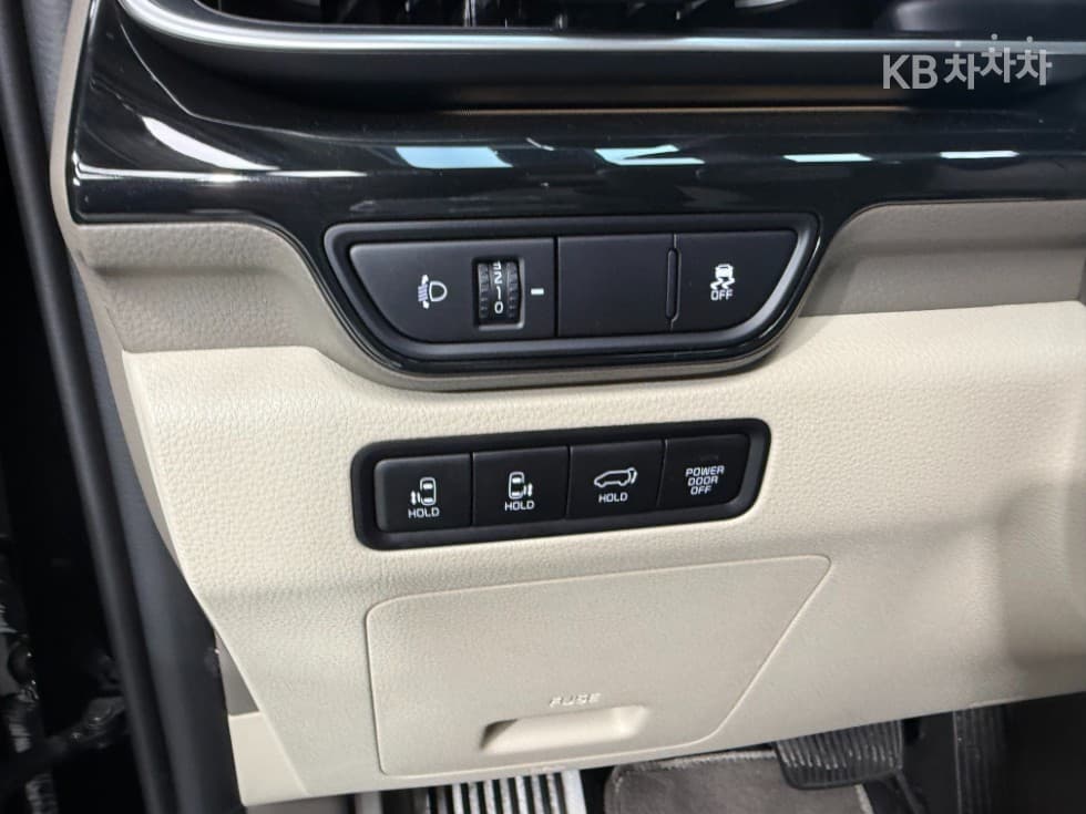 Kia The New (facelift) Carnival Hybrid 4th generationHigh Limousine (Carnival) 1.6 HEV 9-seater Signature - 8