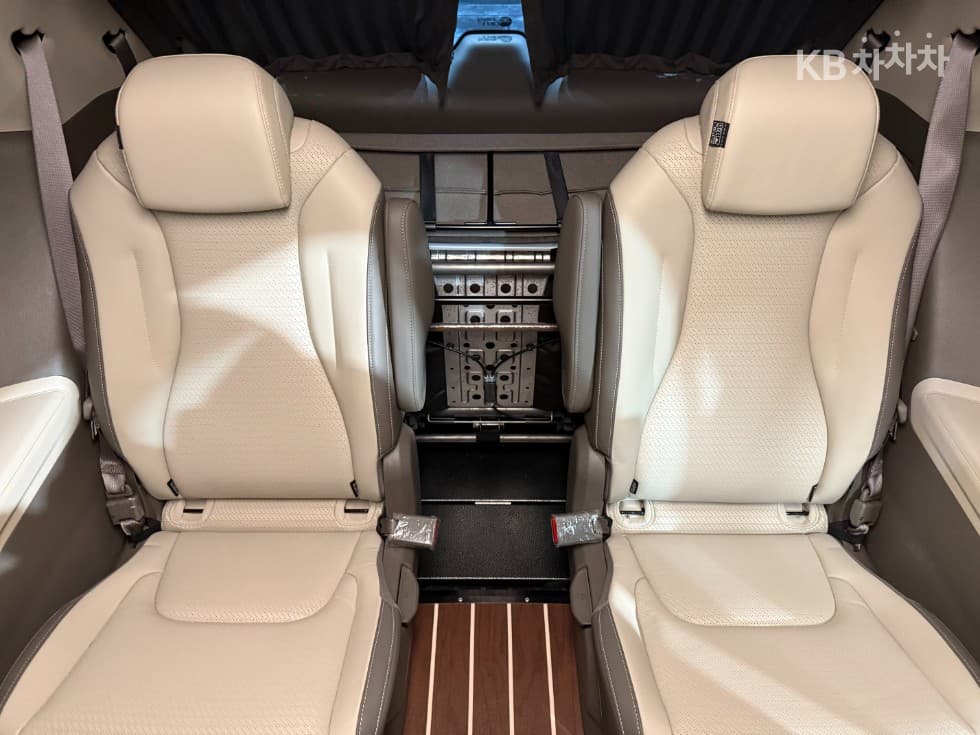 Kia The New (facelift) Carnival Hybrid 4th generationHigh Limousine (Carnival) 1.6 HEV 9-seater Signature - 12