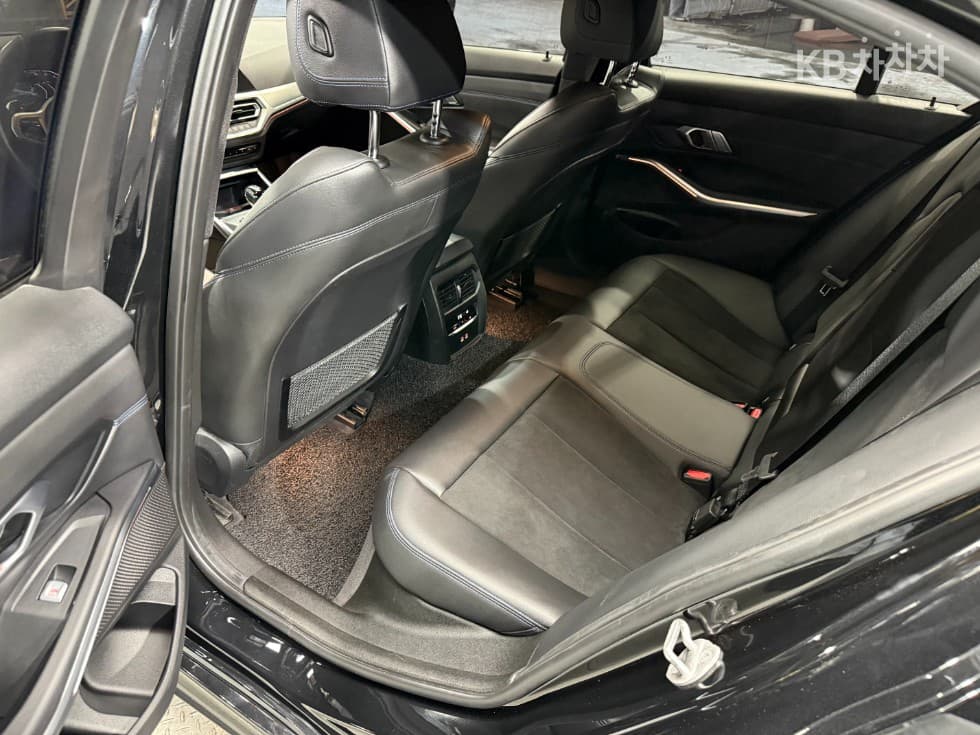 BMW 3 Series (G20)320d M Sport Package - 11