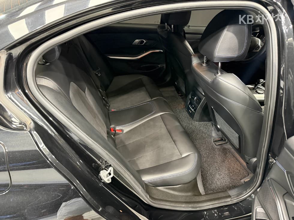 BMW 3 Series (G20)320d M Sport Package - 12