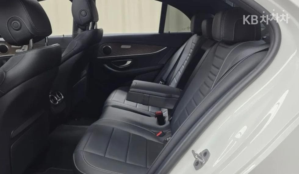 Mercedes-Benz E-Class (W213)E250 Exclusive - 11