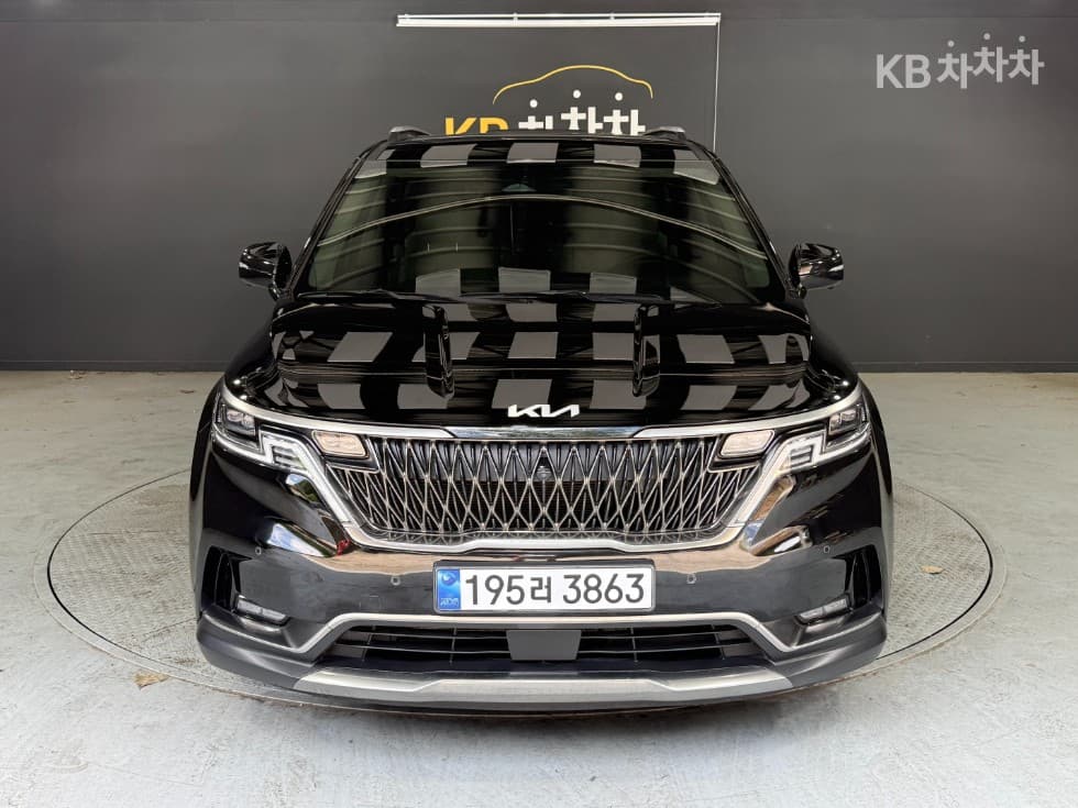Kia Carnival 4th generation D2.2 9-seater Noblesse - Image 1