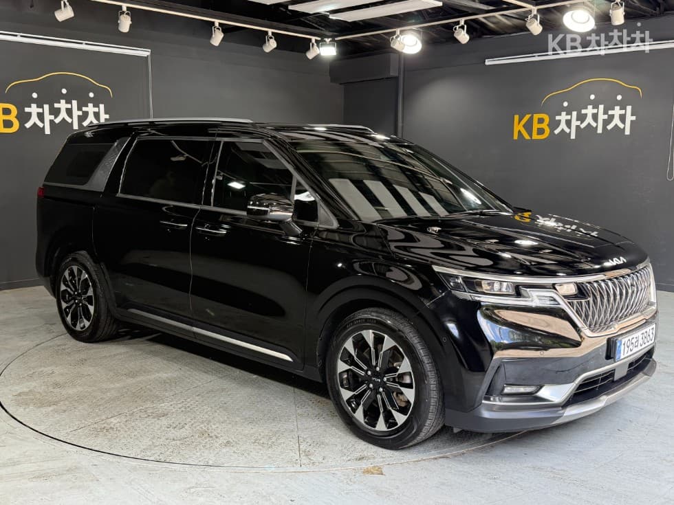 Kia Carnival 4th generationD2.2 9-seater Noblesse - 2