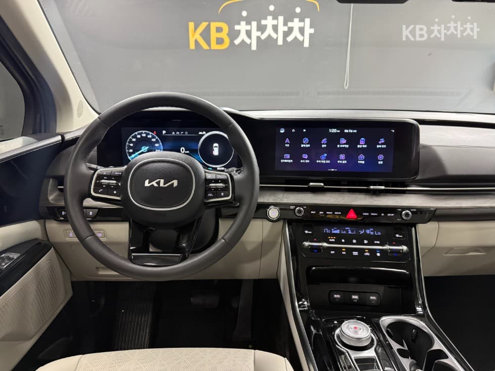 Kia Carnival 4th generationD2.2 9-seater Noblesse - 9