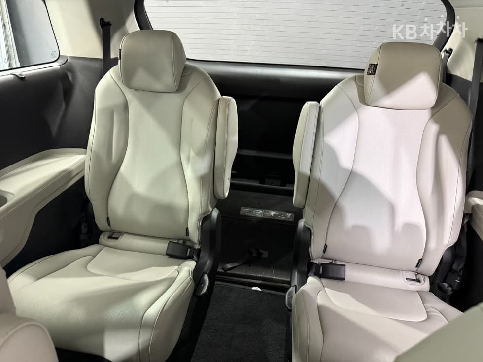 Kia Carnival 4th generationD2.2 9-seater Noblesse - 13