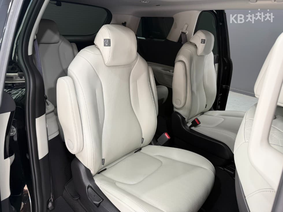 Kia Carnival 4th generationD2.2 9-seater Noblesse - 14