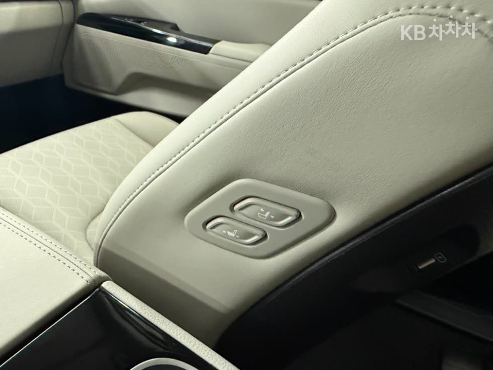 Kia Carnival 4th generationD2.2 9-seater Noblesse - 24