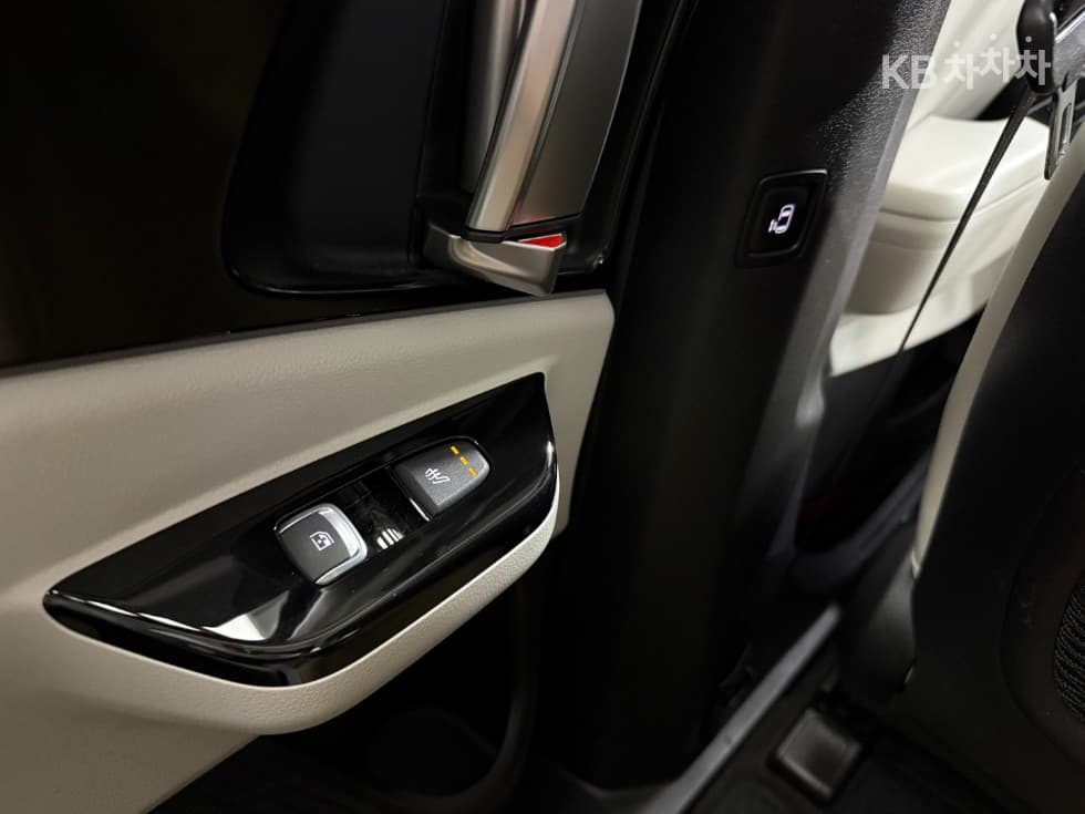 Kia Carnival 4th generationD2.2 9-seater Noblesse - 25