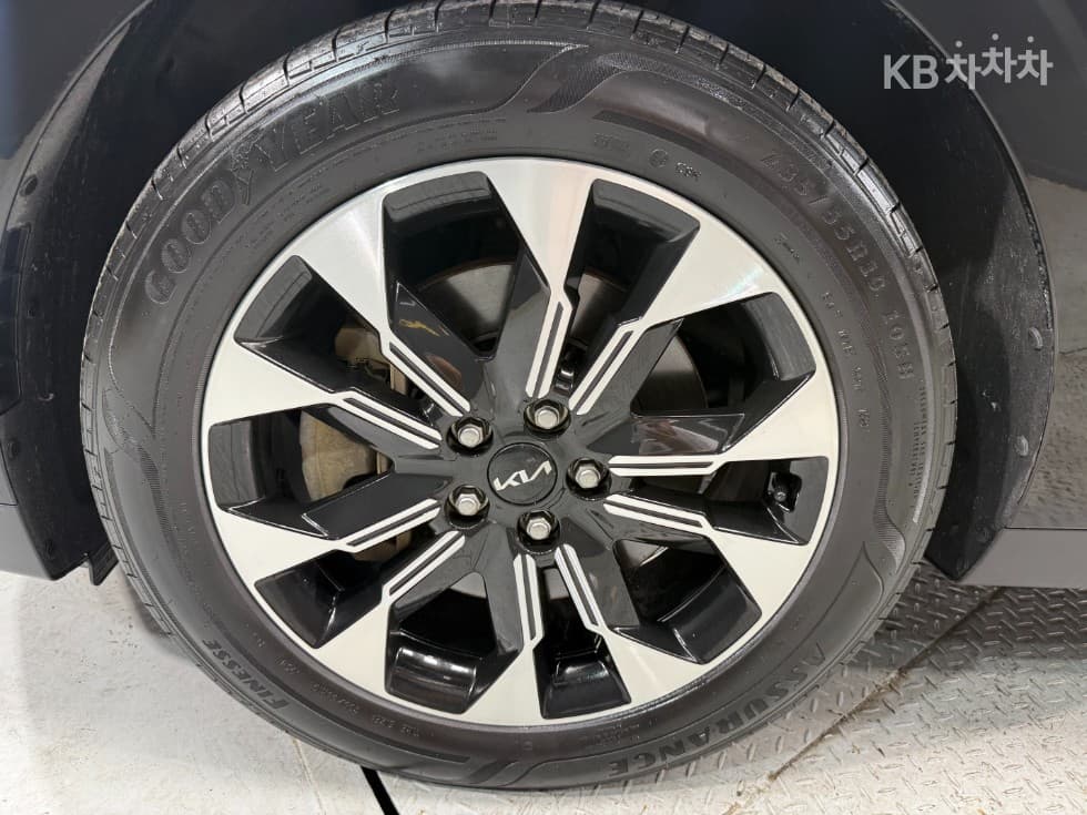 Kia Carnival 4th generationD2.2 9-seater Noblesse - 30