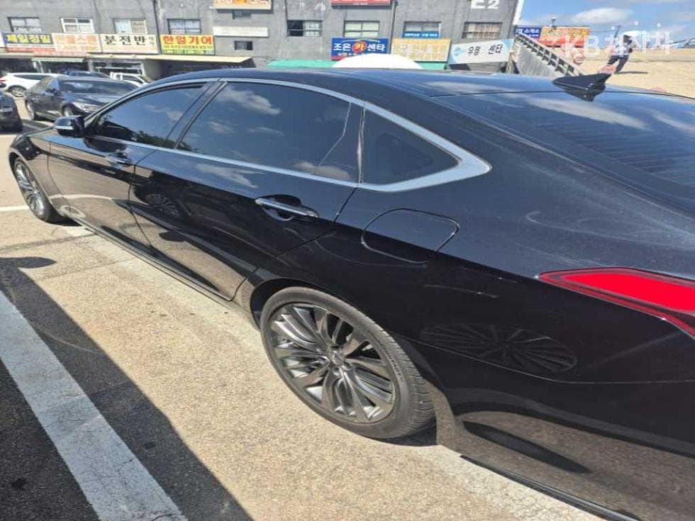 Hyundai GenesisDHG330 Premium AWD - 4