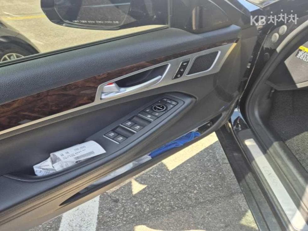 Hyundai GenesisDHG330 Premium AWD - 5