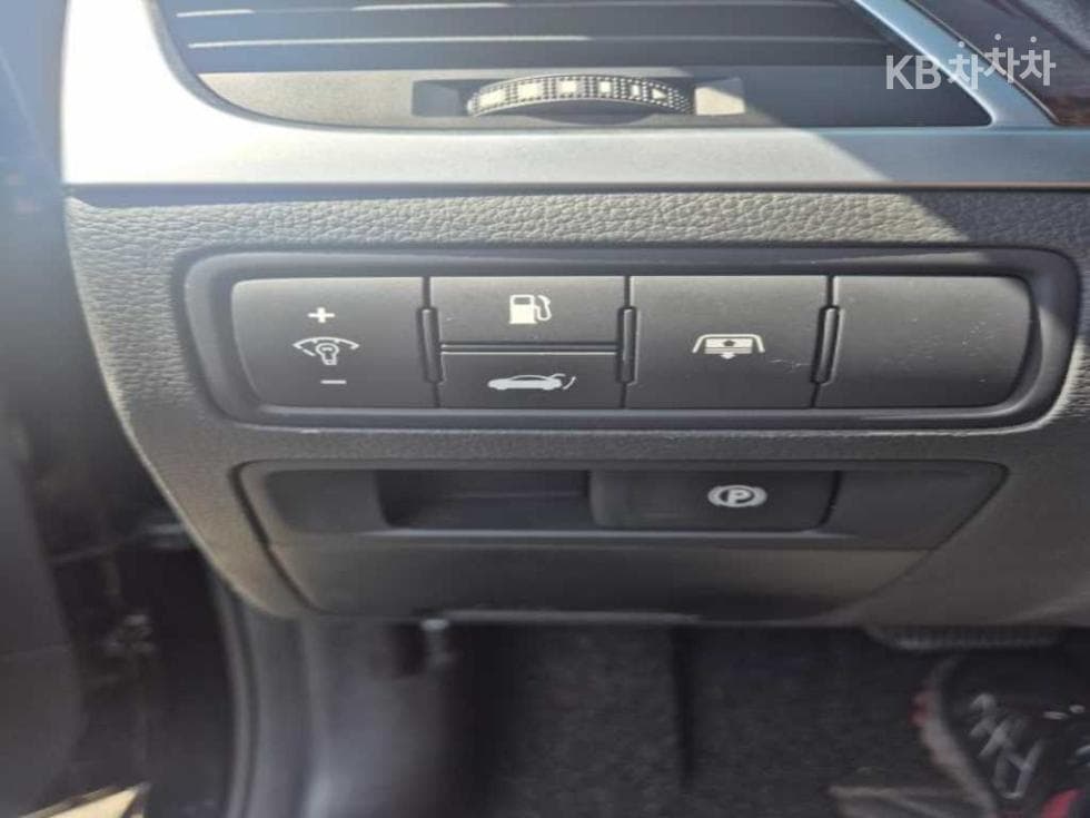Hyundai GenesisDHG330 Premium AWD - 9