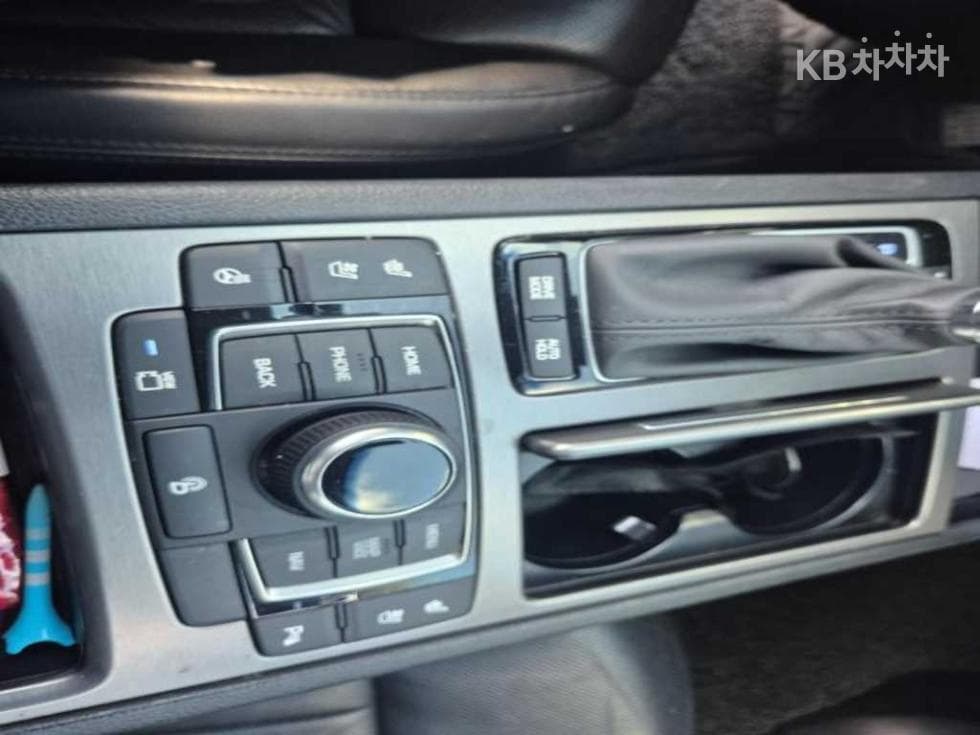 Hyundai GenesisDHG330 Premium AWD - 14